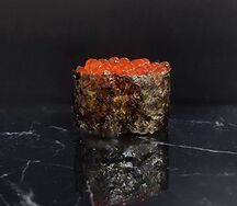 Гункан с икрой лосося