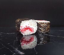 Ролл с сыром и тобико