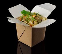 Пшеничная лапша с овощами и куриным филе