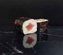 Ролл с тунцом и чукой