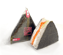 Онигири с лососем