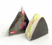 Онигири с крабом