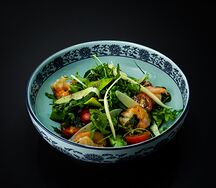 Салат с креветкой и рукколой