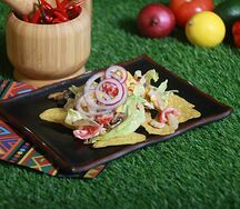 Салат с курицей и ананасом