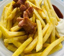 Сосиска фри и картофель фри