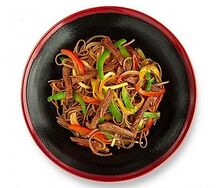 Wok гречневая лапша с говядиной