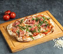 Пицца с пармской ветчиной