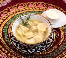 Пельмешки домашние с бульоном