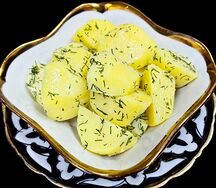 Отварной картофель с зеленью