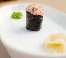 Гункан с креветкой