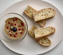 Паштет куриный с багетом и ягодным соусом