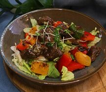 Салат с куриной печенью