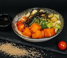 Поке с лососем с кускусом