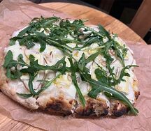 Римская Пицца с камамбером и грушей