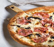Пицца с ветчиной и грибами