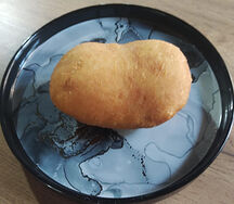 Пирожок с луком и яйцом
