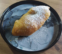 Пирожок с клубникой