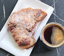 Круассан миндальный
