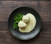 Тефтели куриные в сметанном соусе (порция)
