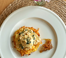 Драники с белыми грибами, шпинатом и луковым конфитюром