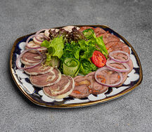 Ассорти мясных деликатесов
