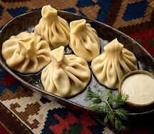 Хинкали с соусом цахтон