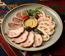 Мясные деликатесы собственного приготовления