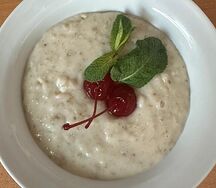 Овсяная каша с ягодами