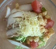 Салат Цезарь с курицей