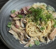 Паста с курицей и грибами