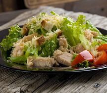 Салат Цезарь с креветкой