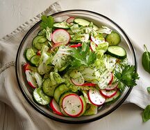 Салат из пекинской капусты с овощами