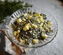Салат из морской капусты с яйцом