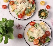 Салат Цезарь с креветками 
