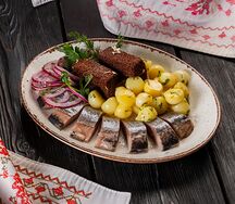 Сельдь с луком
