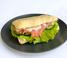 Чиабатта с лососем и орехово-кунжутным соусом