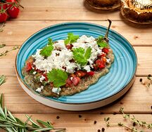 Запеченный баклажан с брынзой и томатами