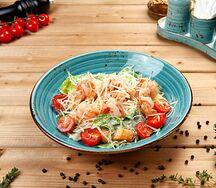 Салат Цезарь с креветками