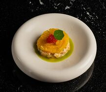 Лангустин, сливочный сыр с зеленью, апельсин, красная икра
