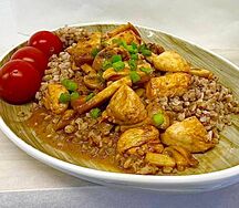 Курица и грибы в сливочном соусе с гречкой 