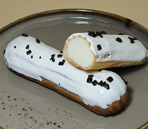 Эклер ванильный