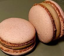 Вишня-шоколад макаронс