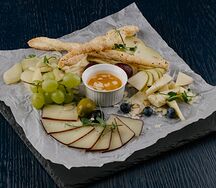 Ассорти из фермерских сыров