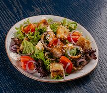 Салат с баклажаном криспи