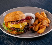 Бургер с мраморной котлетой