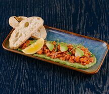 Тартар из тунца с гуакамоле