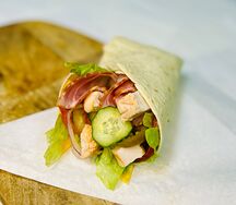 Куриные кусочки с беконом