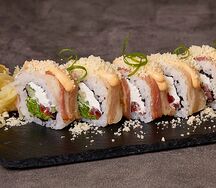 Ролл в беконе с пармезаном