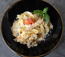 Феттучини с курицей и грибами