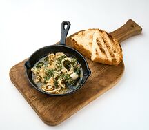 Кальмар с чесноком и петрушкой
